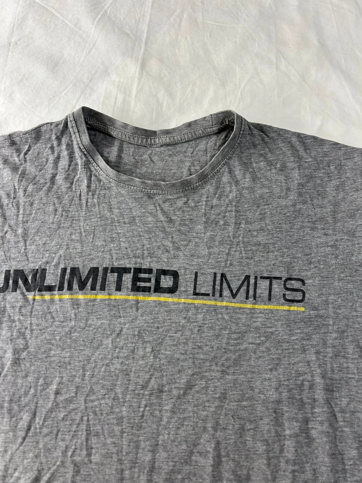 T-shirt cinza com estampa unlimited limits – photo 3